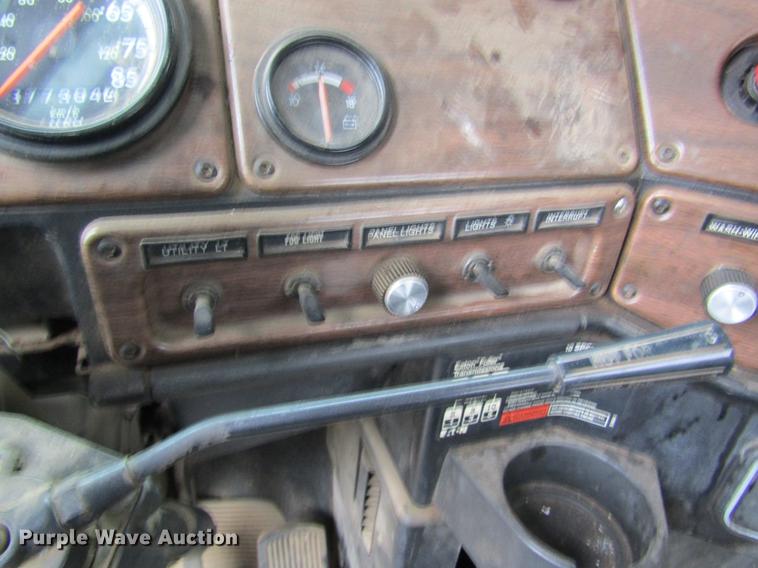 image for item DC4318 1995 Freightliner FLD120 semi truck