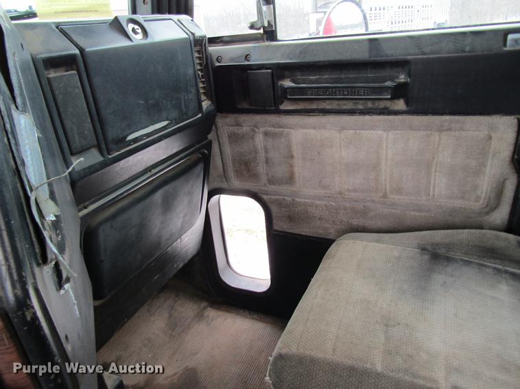 image for item DC4318 1995 Freightliner FLD120 semi truck