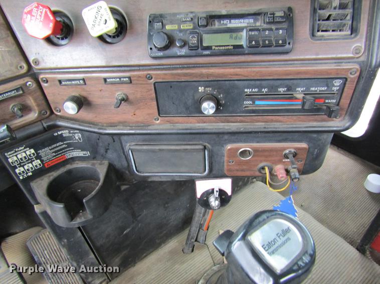 image for item DC4318 1995 Freightliner FLD120 semi truck