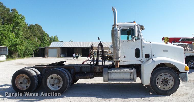 image for item DC5556 1996 Peterbilt 385 semi truck