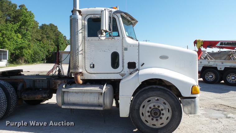 image for item DC5556 1996 Peterbilt 385 semi truck