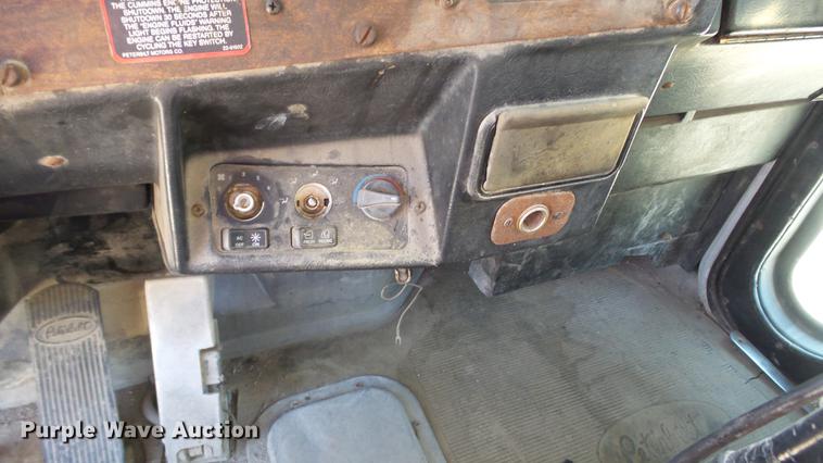 image for item DC5556 1996 Peterbilt 385 semi truck