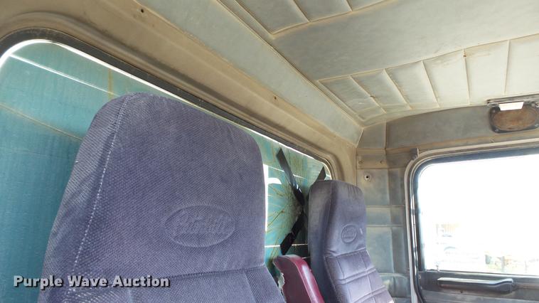 image for item DC5556 1996 Peterbilt 385 semi truck