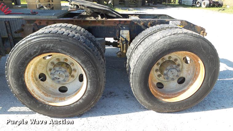 image for item DC5556 1996 Peterbilt 385 semi truck