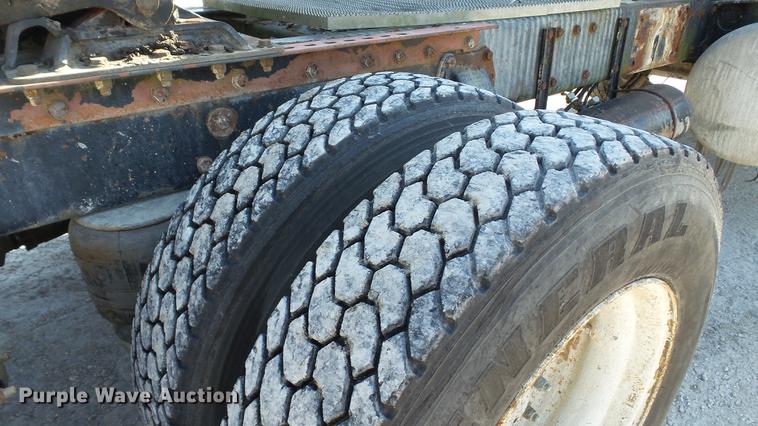 image for item DC5556 1996 Peterbilt 385 semi truck