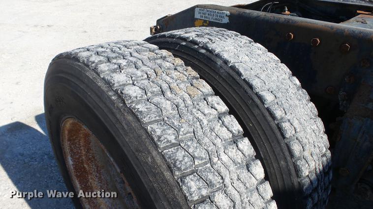 image for item DC5556 1996 Peterbilt 385 semi truck