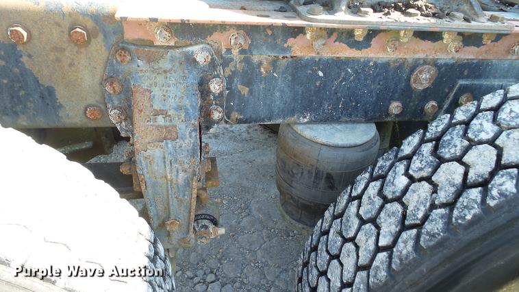 image for item DC5556 1996 Peterbilt 385 semi truck