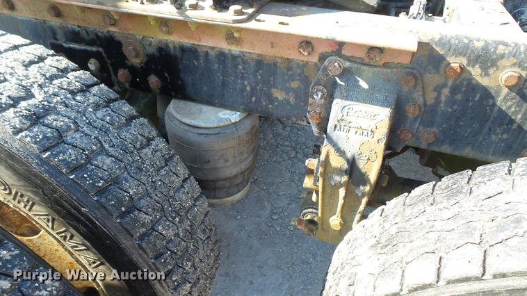 image for item DC5556 1996 Peterbilt 385 semi truck