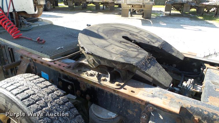 image for item DC5556 1996 Peterbilt 385 semi truck