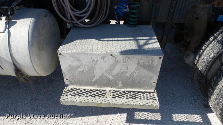 image for item DC5556 1996 Peterbilt 385 semi truck