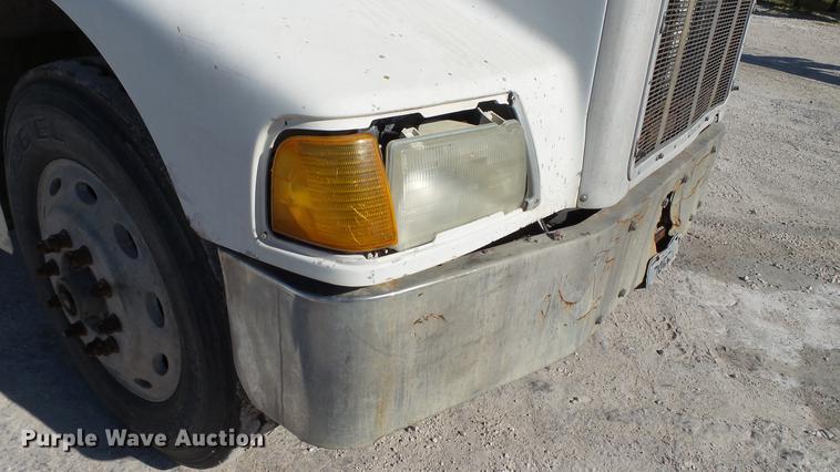 image for item DC5556 1996 Peterbilt 385 semi truck