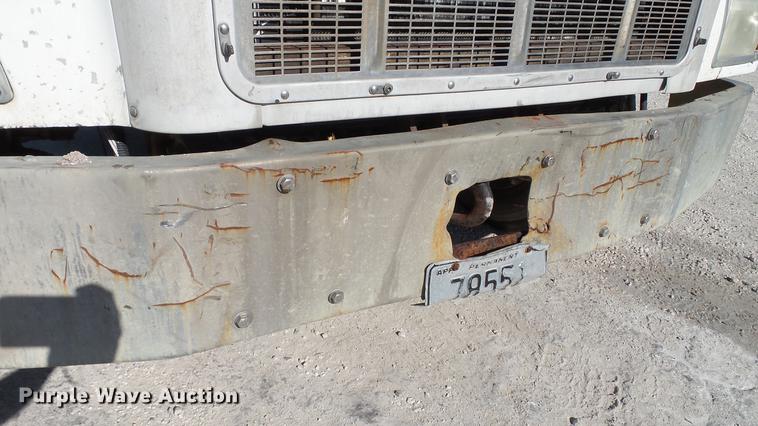 image for item DC5556 1996 Peterbilt 385 semi truck