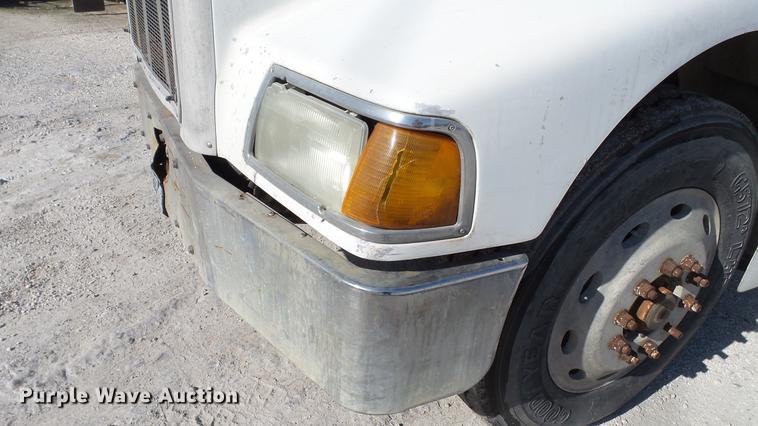 image for item DC5556 1996 Peterbilt 385 semi truck