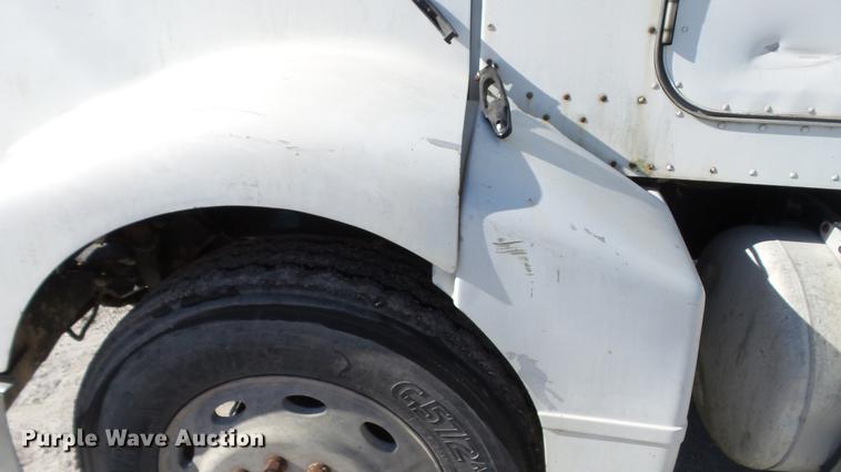 image for item DC5556 1996 Peterbilt 385 semi truck