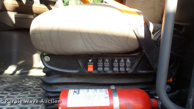 image for item DC5557 2013 Volvo VNL semi truck