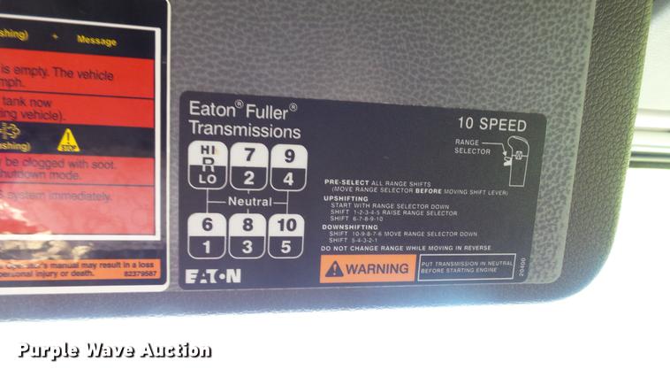 image for item DC5557 2013 Volvo VNL semi truck