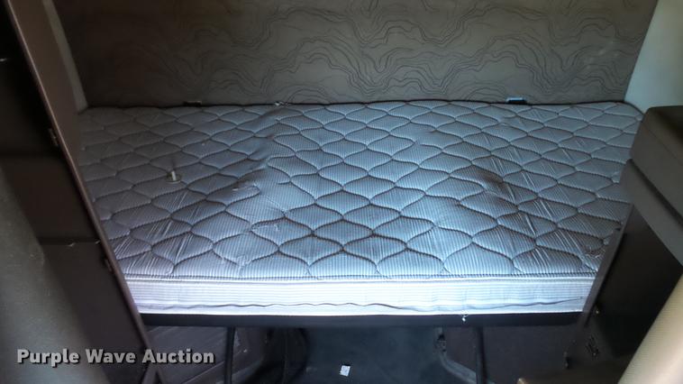 image for item DC5557 2013 Volvo VNL semi truck