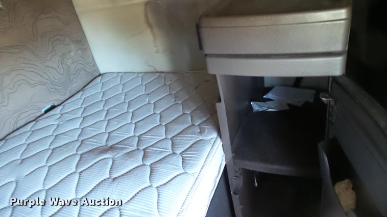 image for item DC5557 2013 Volvo VNL semi truck