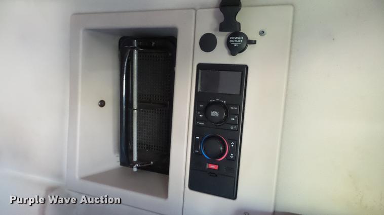 image for item DC5557 2013 Volvo VNL semi truck