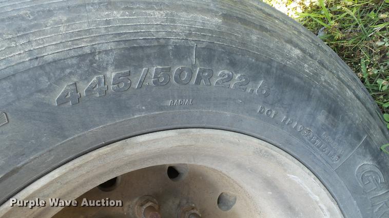 image for item DC5557 2013 Volvo VNL semi truck