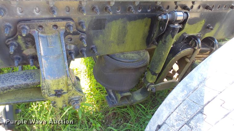 image for item DC5557 2013 Volvo VNL semi truck