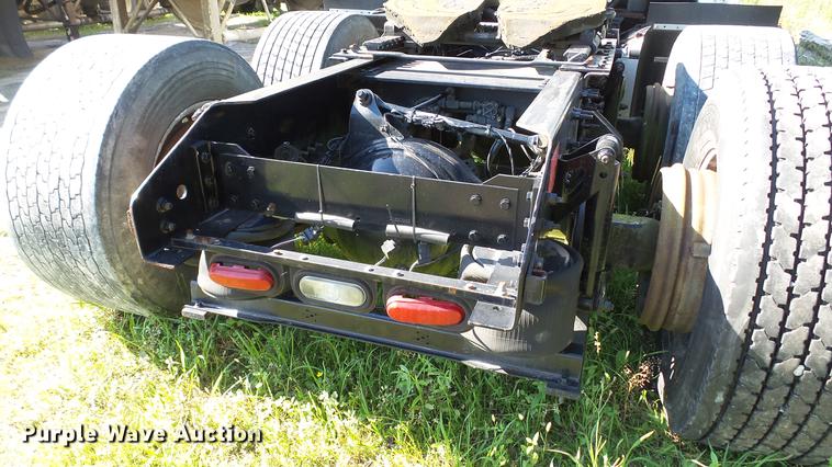 image for item DC5557 2013 Volvo VNL semi truck