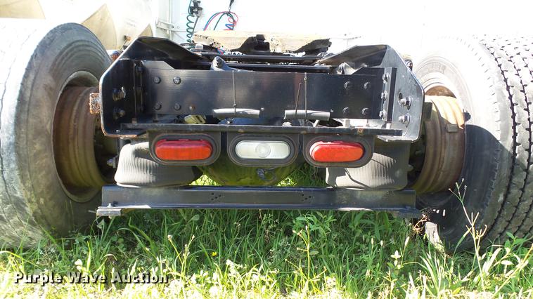 image for item DC5557 2013 Volvo VNL semi truck