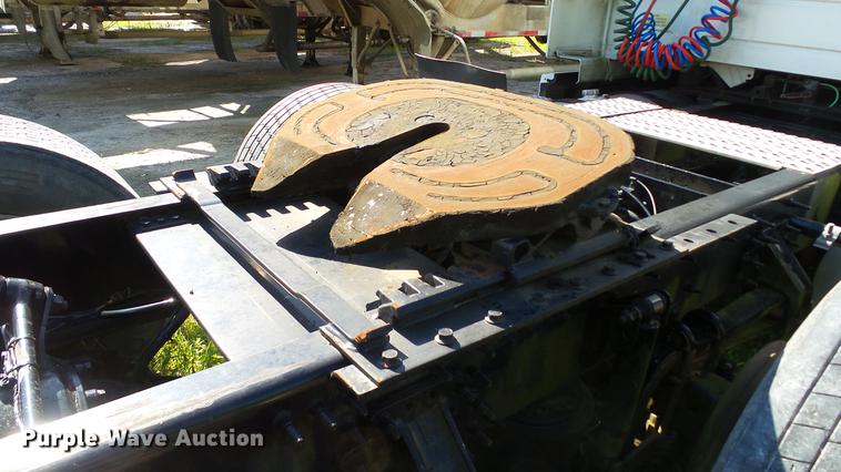 image for item DC5557 2013 Volvo VNL semi truck