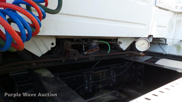 image for item DC5557 2013 Volvo VNL semi truck