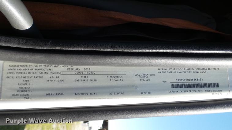 image for item DC5557 2013 Volvo VNL semi truck