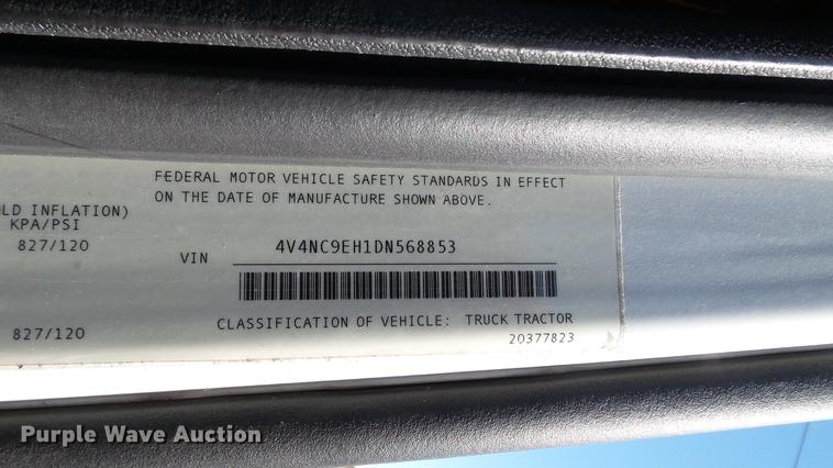 image for item DC5557 2013 Volvo VNL semi truck