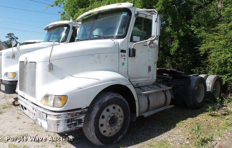image for item DC5558 2006 International 9200i semi truck