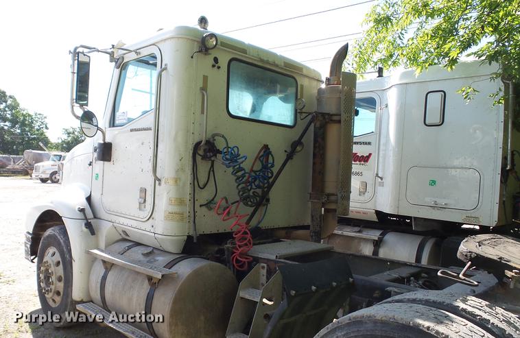 image for item DC5558 2006 International 9200i semi truck