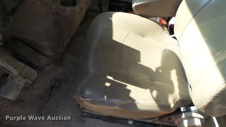 image for item DC5558 2006 International 9200i semi truck