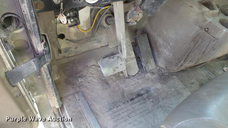 image for item DC5558 2006 International 9200i semi truck