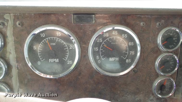 image for item DC5558 2006 International 9200i semi truck