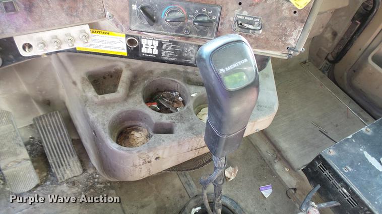 image for item DC5558 2006 International 9200i semi truck