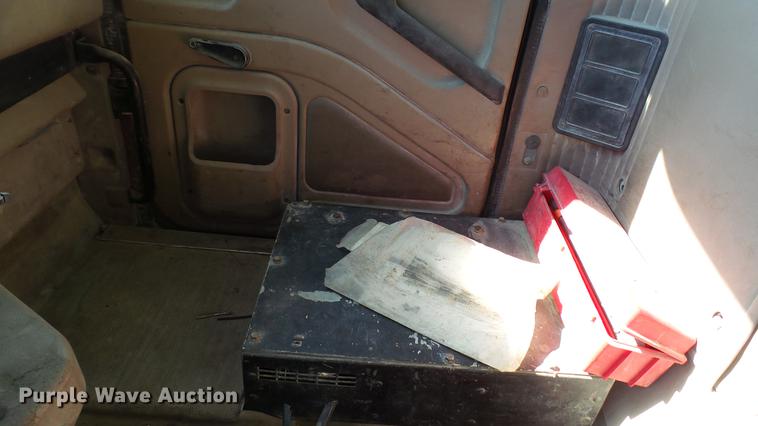 image for item DC5558 2006 International 9200i semi truck