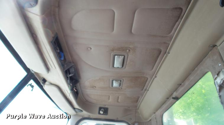 image for item DC5558 2006 International 9200i semi truck