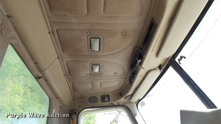 image for item DC5558 2006 International 9200i semi truck