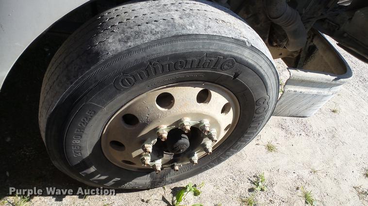 image for item DC5558 2006 International 9200i semi truck