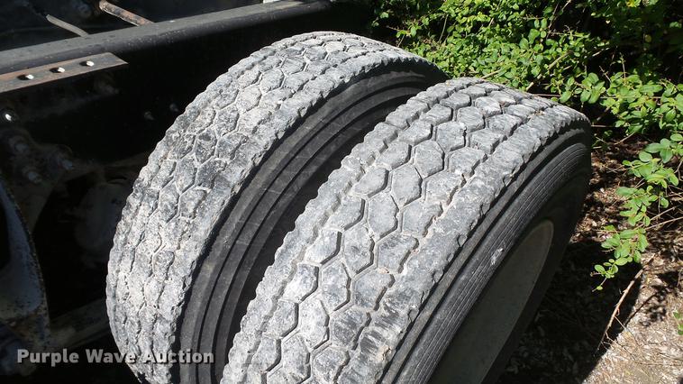 image for item DC5558 2006 International 9200i semi truck