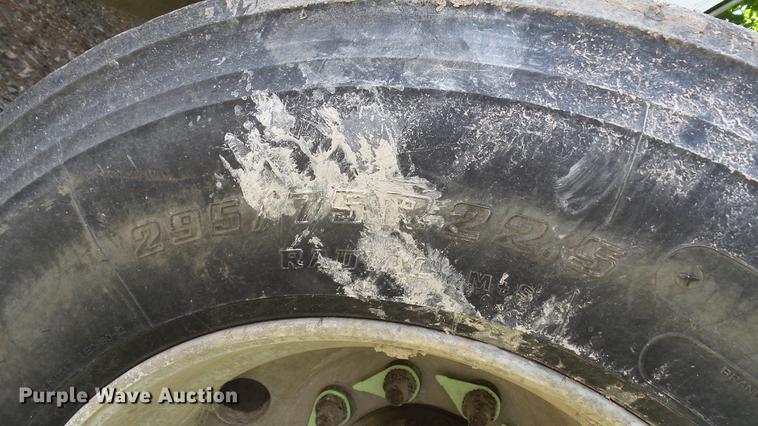 image for item DC5558 2006 International 9200i semi truck