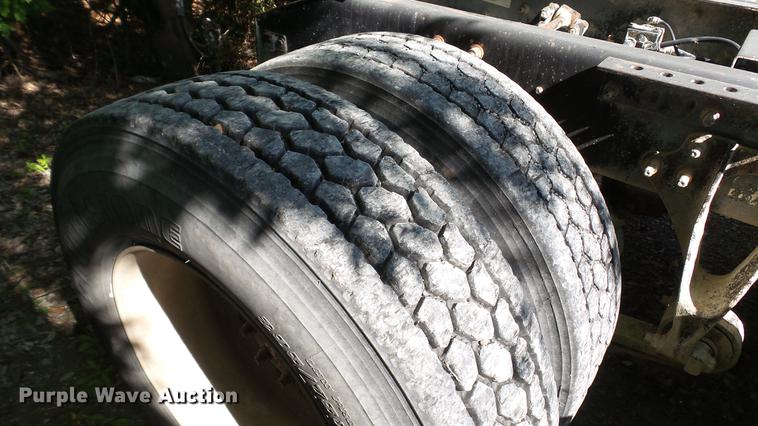 image for item DC5558 2006 International 9200i semi truck