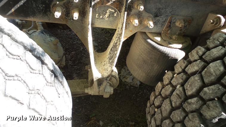 image for item DC5558 2006 International 9200i semi truck