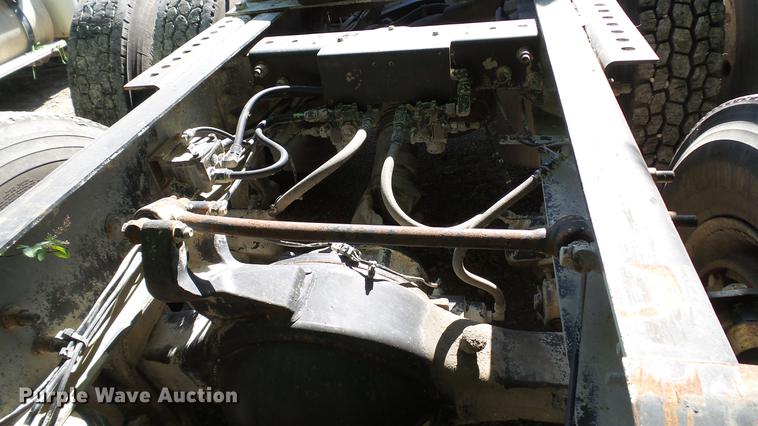 image for item DC5558 2006 International 9200i semi truck