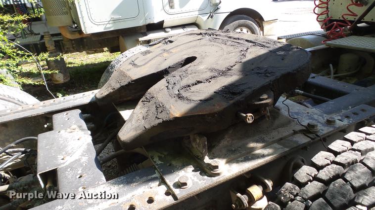 image for item DC5558 2006 International 9200i semi truck