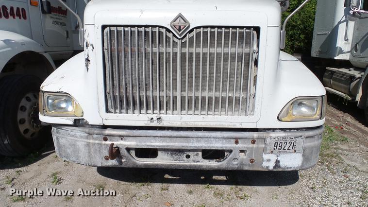 image for item DC5558 2006 International 9200i semi truck