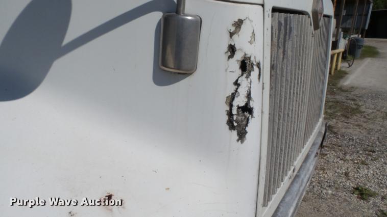 image for item DC5558 2006 International 9200i semi truck