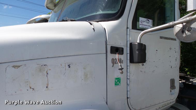 image for item DC5558 2006 International 9200i semi truck